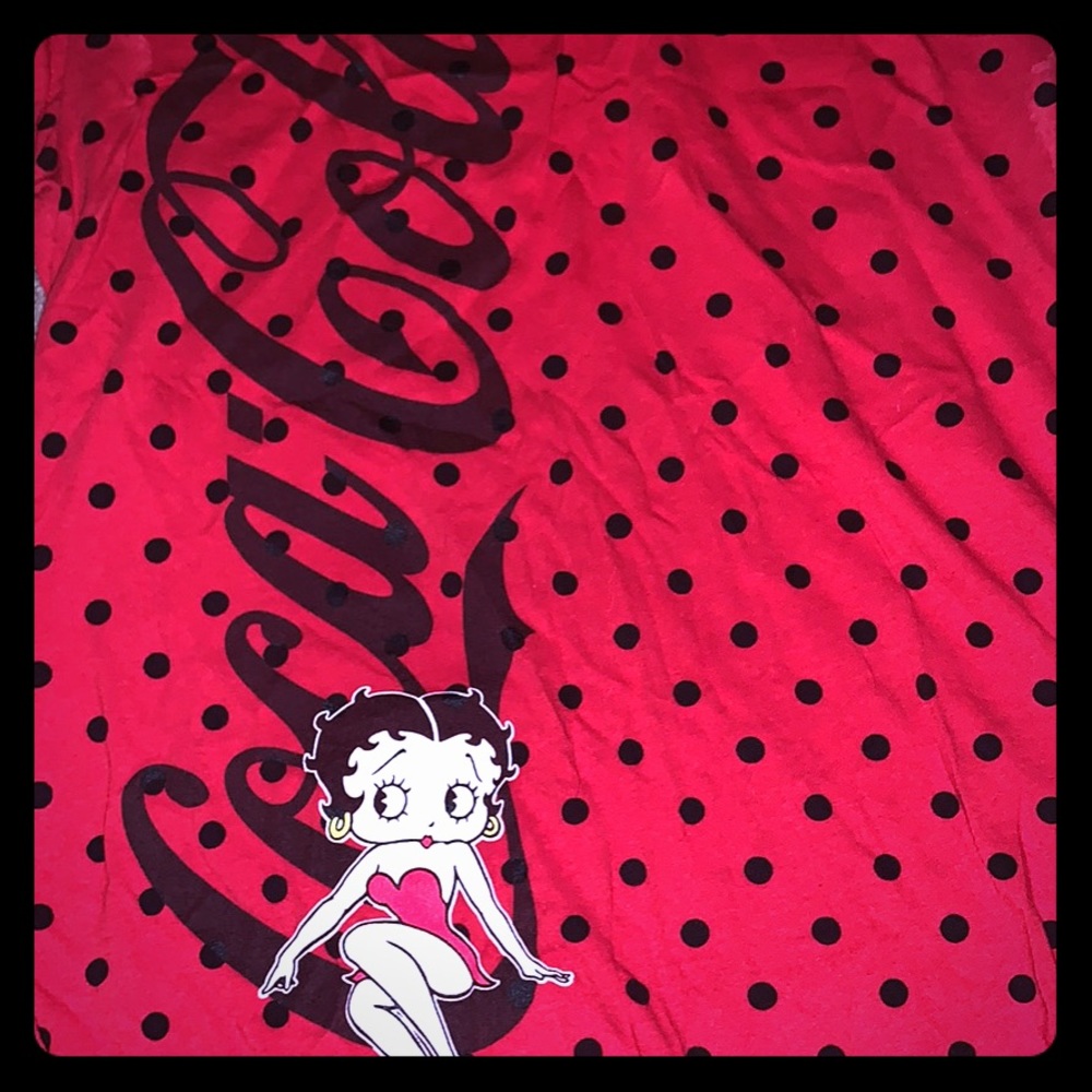 Cute graphic tee!